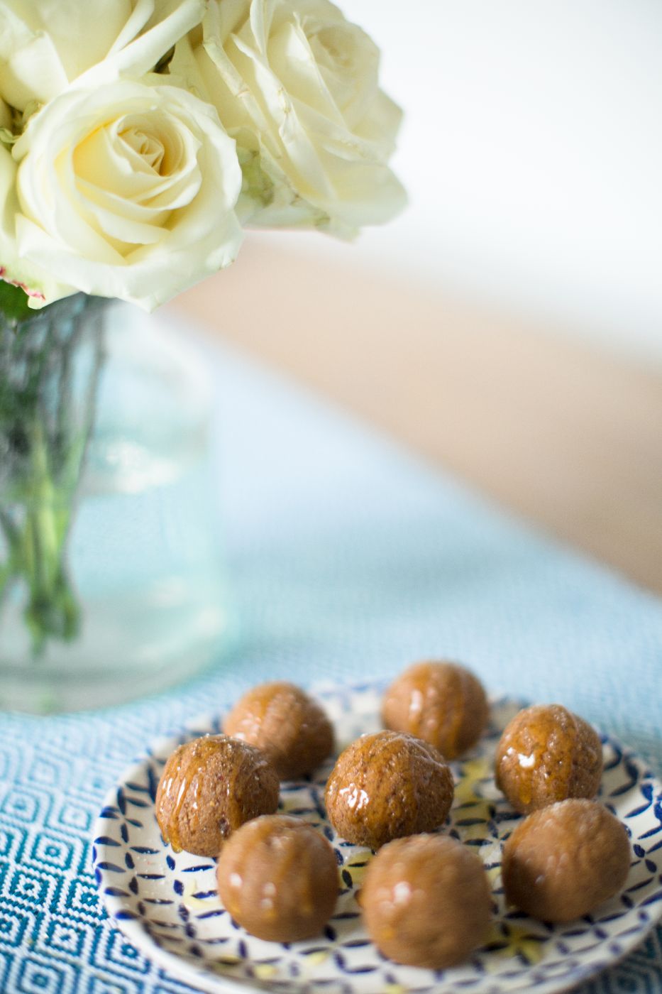 theannaedit-salted-caramel-date-protein-balls-recipe-march-2017-7