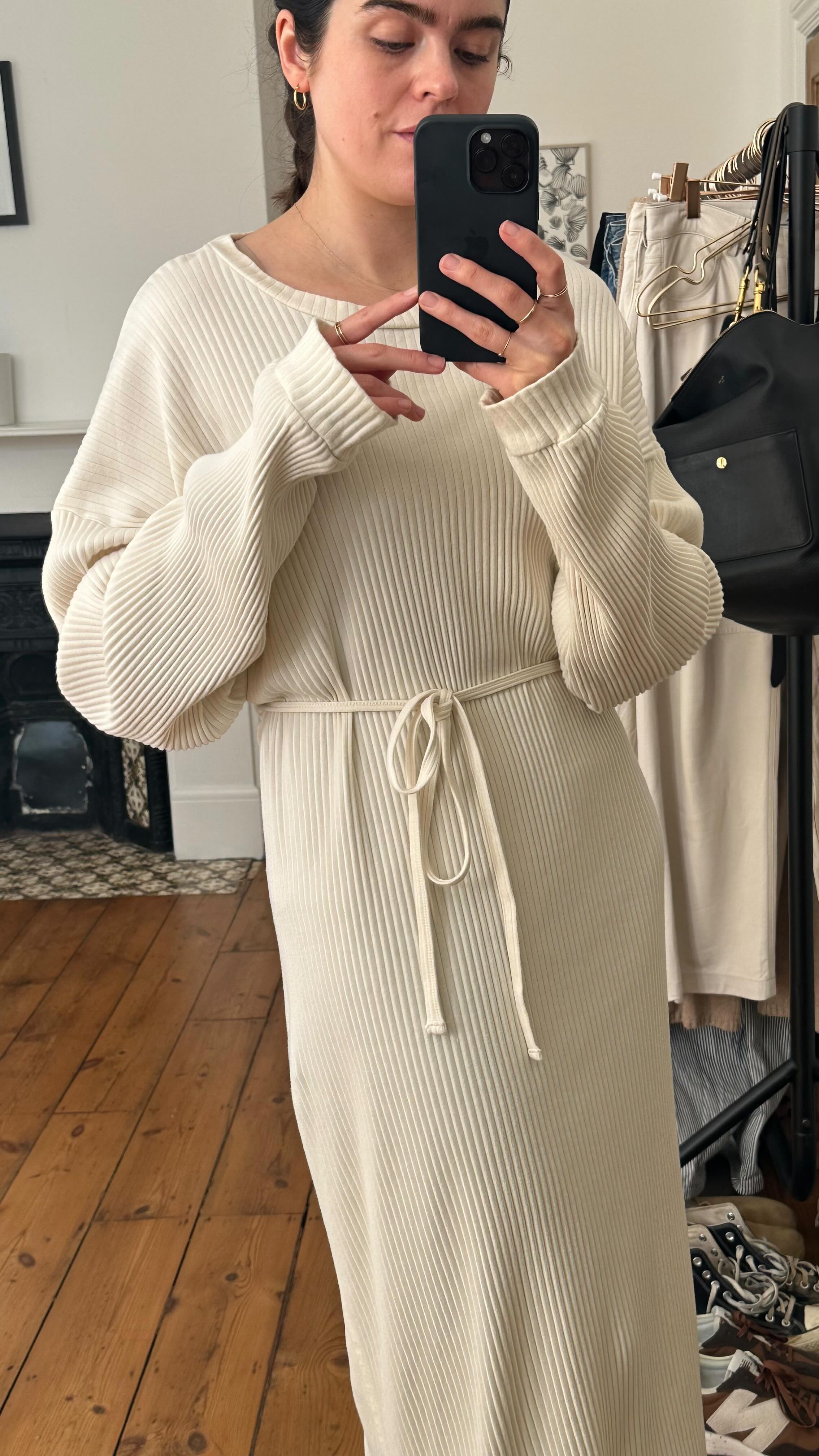 A GRWM for a day working at home; aaaallll the skincare, no makeup, but a little bit of fake tan because why not?! 
—————————————————————
Outfit and products used will be linked in my IG Stories and saved to my ‘March Outfits’ highlight 👆